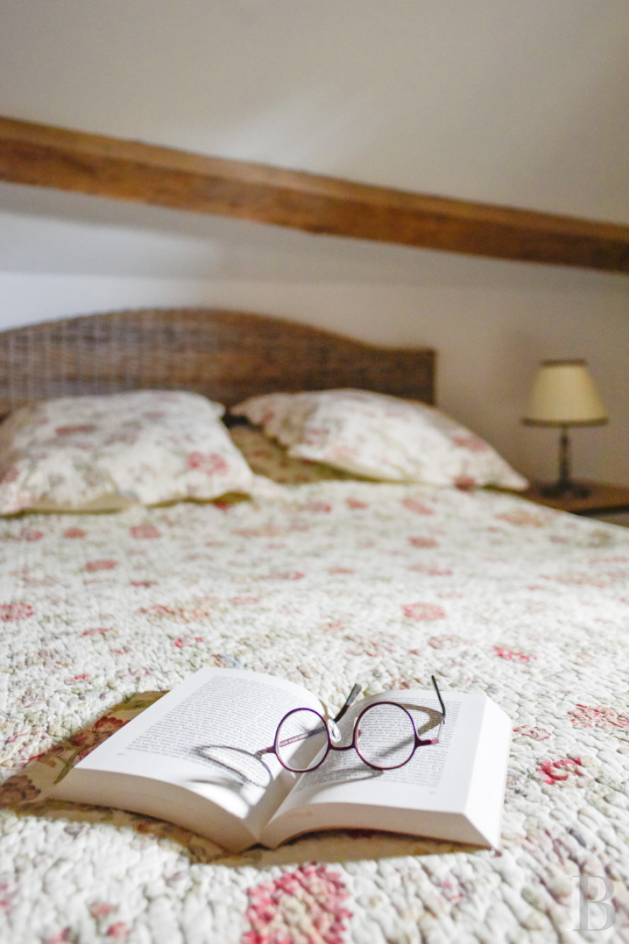 En Limousin, dans le sud-est de la Creuse et à proximité d’Aubusson, un logis indépendant du 17e siècle au centre d’une place forte médiévale,  - photo  n°23